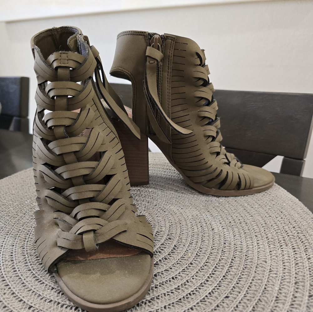 Cute platform heels.
